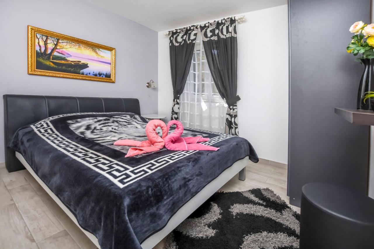 Apartment Iryna Rogoznica  Ngoại thất bức ảnh