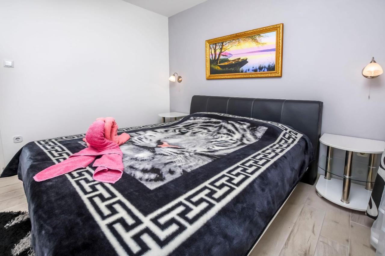 Apartment Iryna Rogoznica  Ngoại thất bức ảnh