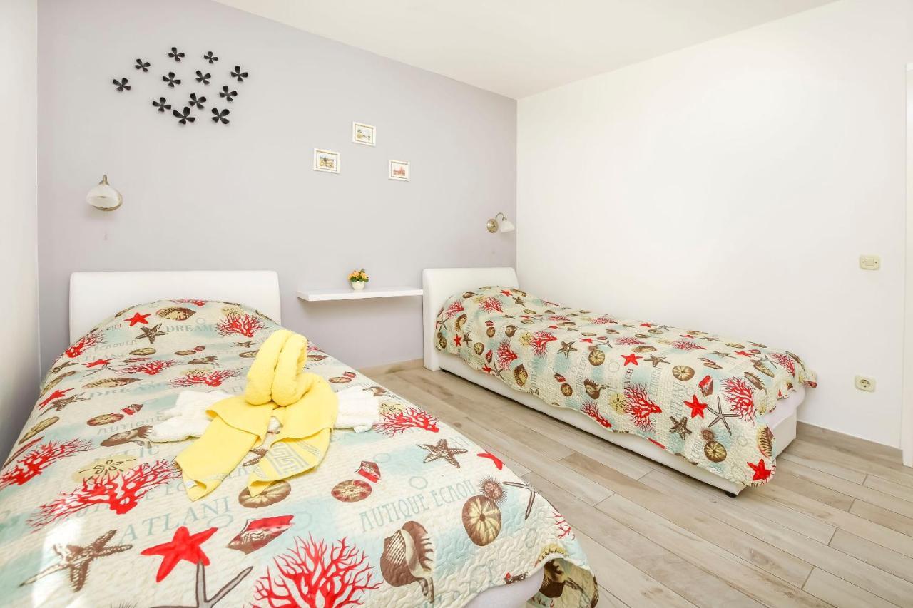 Apartment Iryna Rogoznica  Ngoại thất bức ảnh
